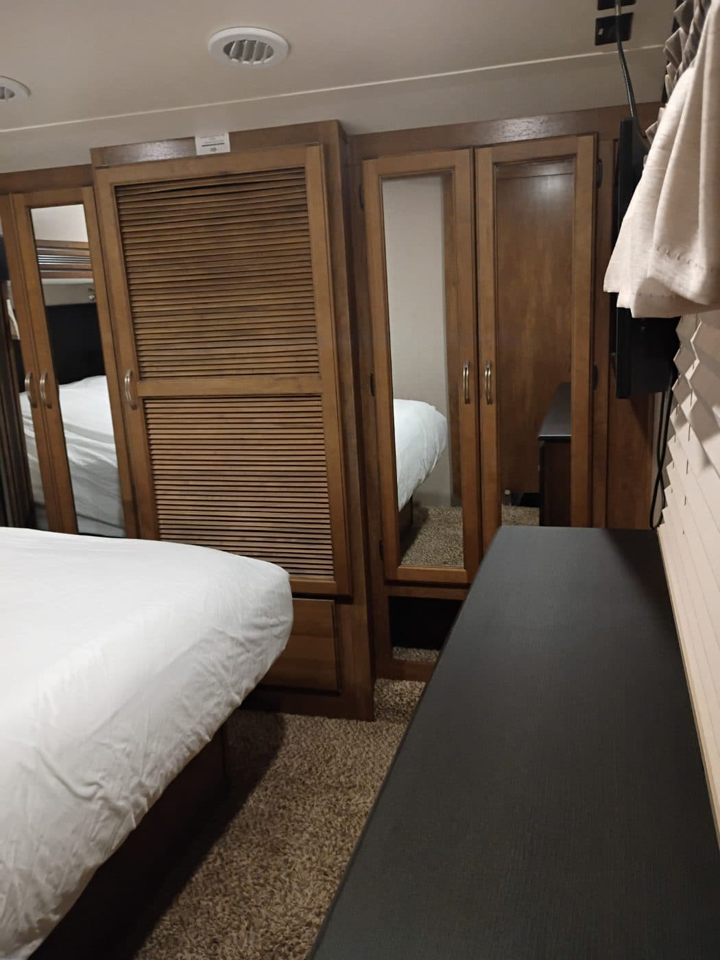 2018 Coachmen Chaparral 360 IBL photo 9